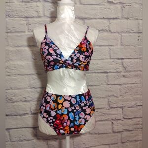 NWOT CUPSHE Bikini Sets Two Piece Swimsuit High Waisted V Neck Twist Front